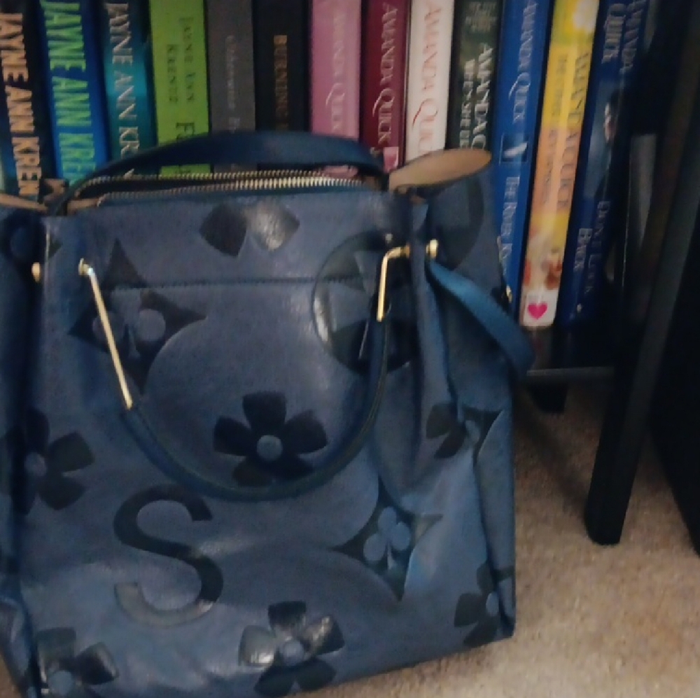 NWOT-Elegant Blue Floral Tote Bag